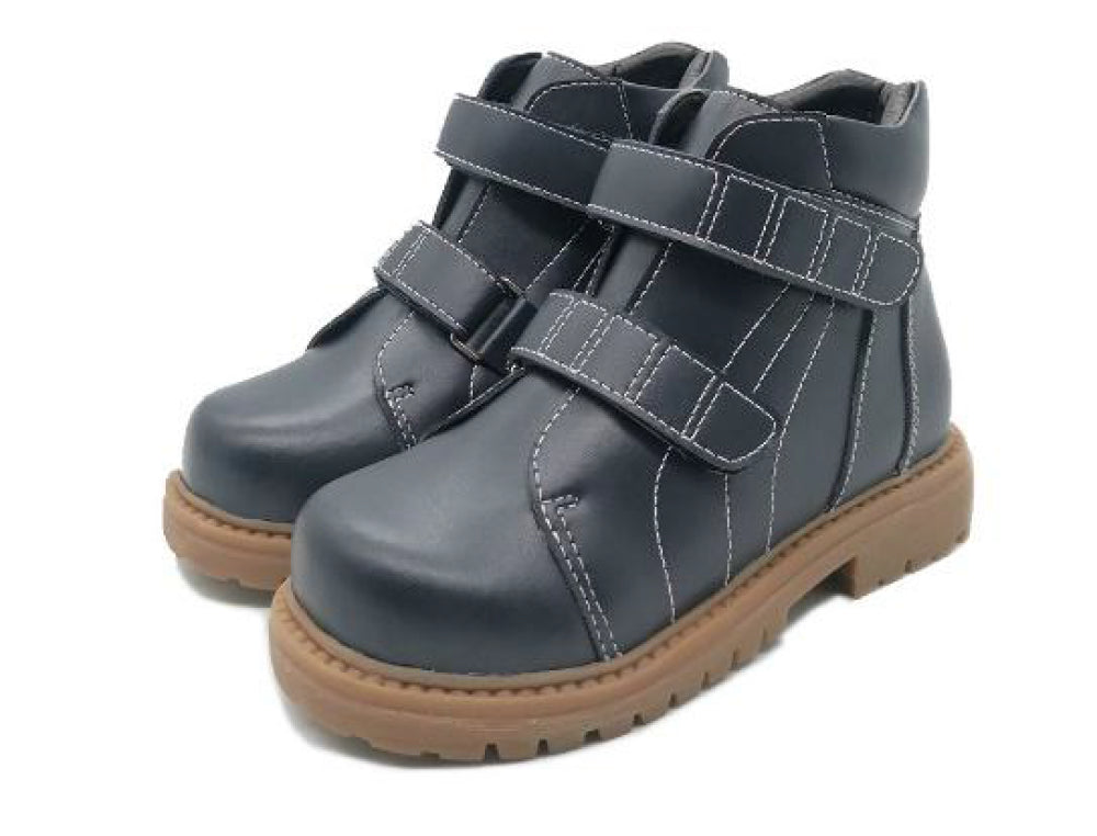 Anti Varus Orthopedic Shoes – حذاء طبي للأطفال مضاد للتقوس لتصحيح وضع القدم ودعم القوام بشكل مريح ومناسب للاستخدام اليومي.