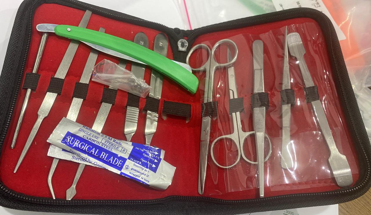 Suture practice kit surgical training set مجموعة تدريب جراحي لممارسة مهارات الخياطة
